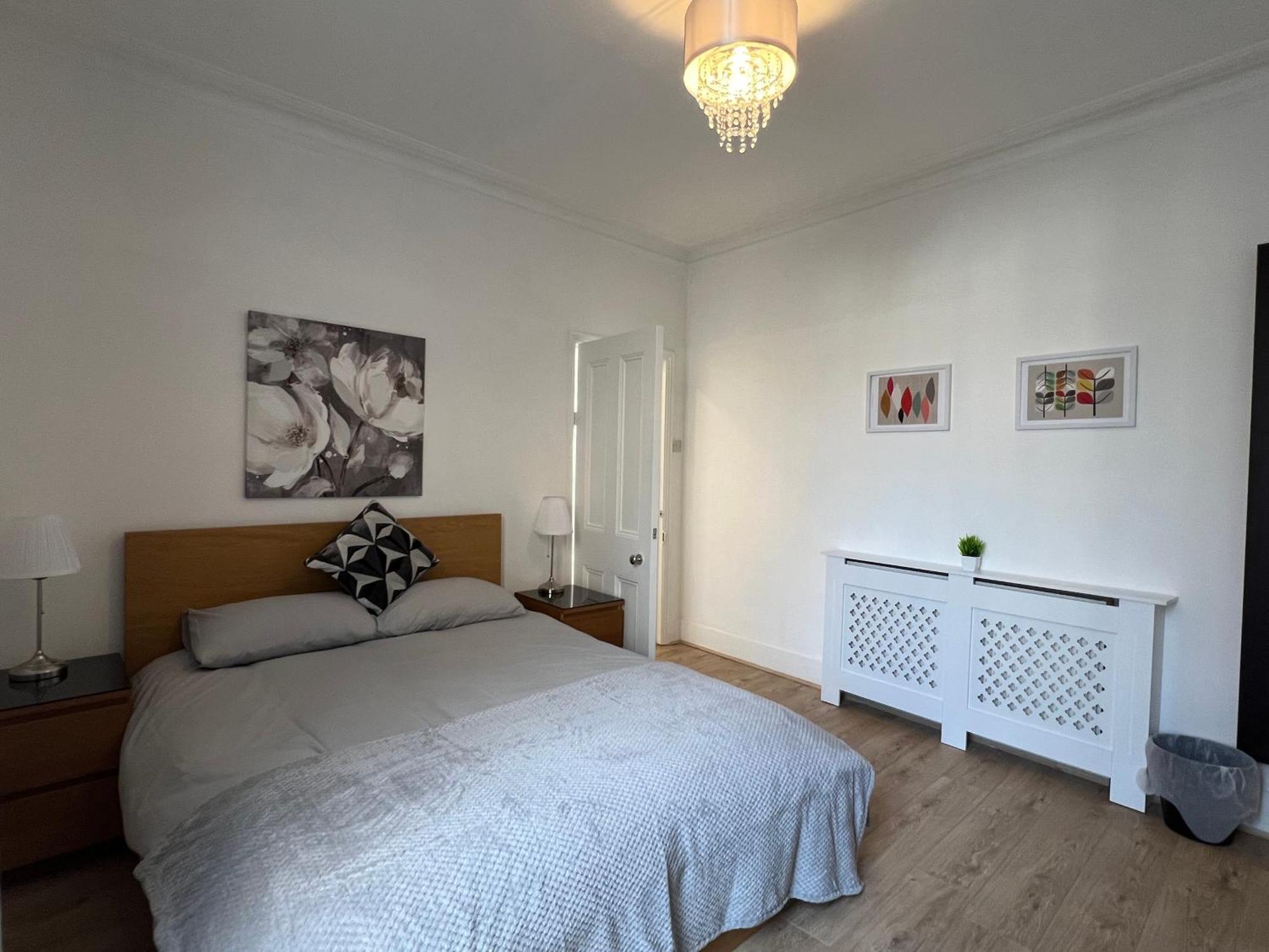 2 Bedroom Flat 10 Min Walk To Tube Apartament Londra