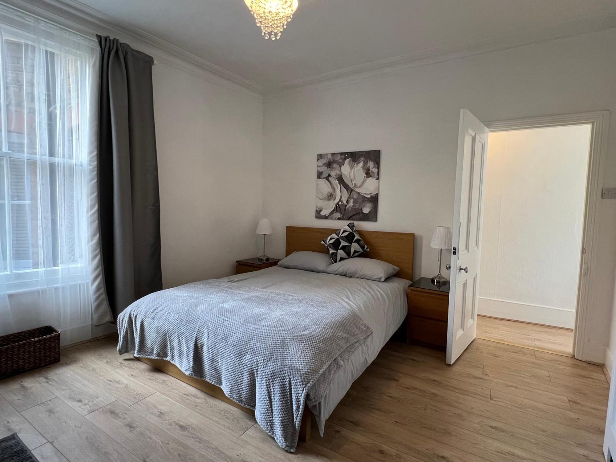 2 Bedroom Flat 10 Min Walk To Tube Apartament Londra