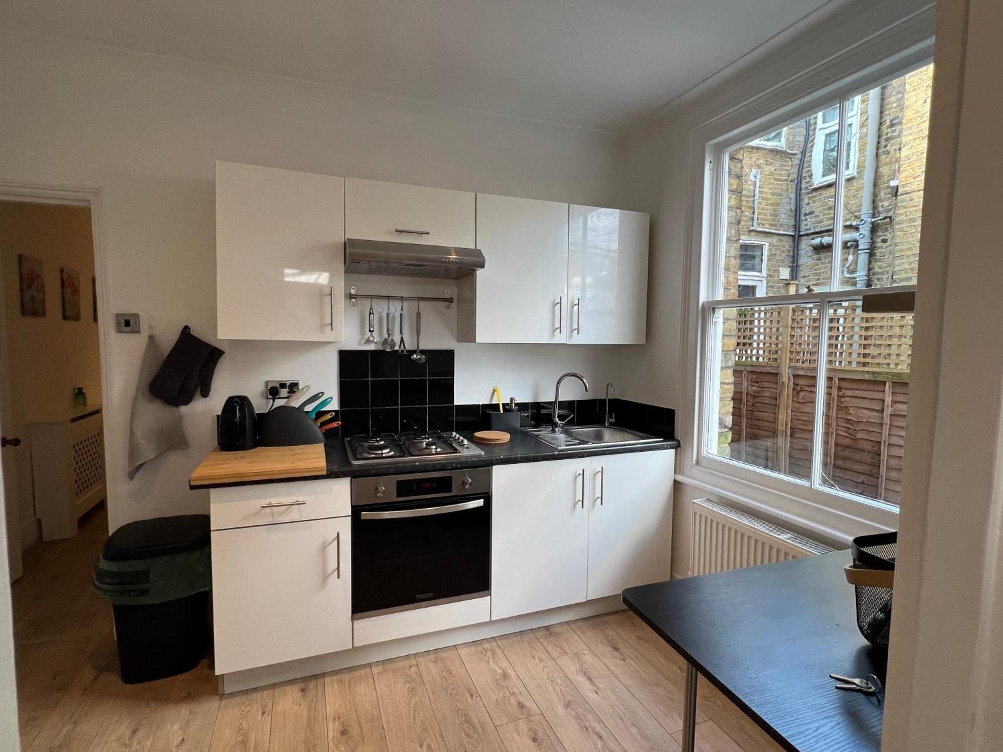 2 Bedroom Flat 10 Min Walk To Tube Apartament